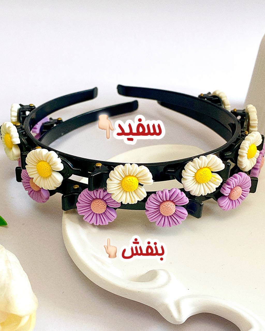 تل گل سفید و بنفش پلاستیکی